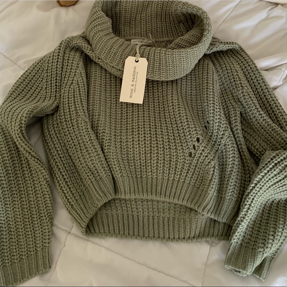 COPY - Moon & Madison semi cropped sweater
